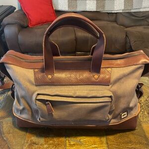 Buffalo Jackson brown leather Medium duffle/ travel bag